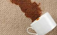 vlek tapijt koffie